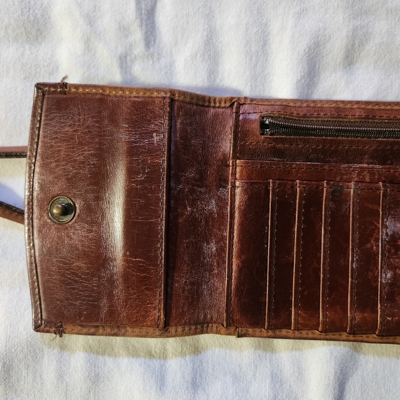 Vintage brown leather Timberland wallet bag.  Excellent weathered condition. - Picture 6 of 9